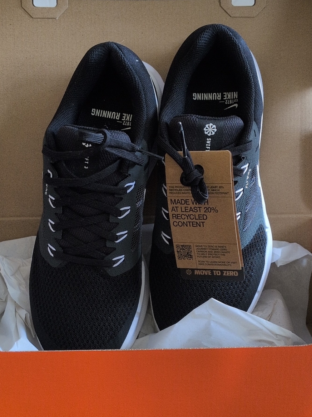 Nike Run Swift Women's Black and White Athletic Running Shoes Sz 8.5